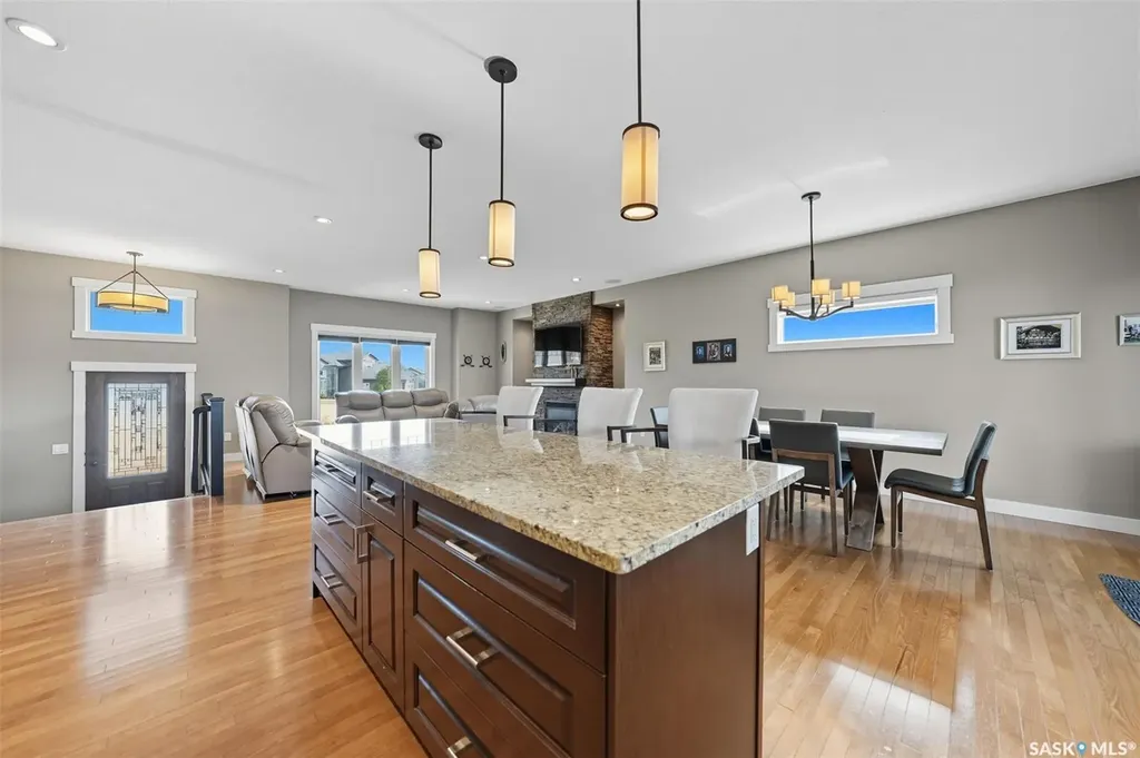 806 Gillies Crescent Saskatoon SK S7V 0C2