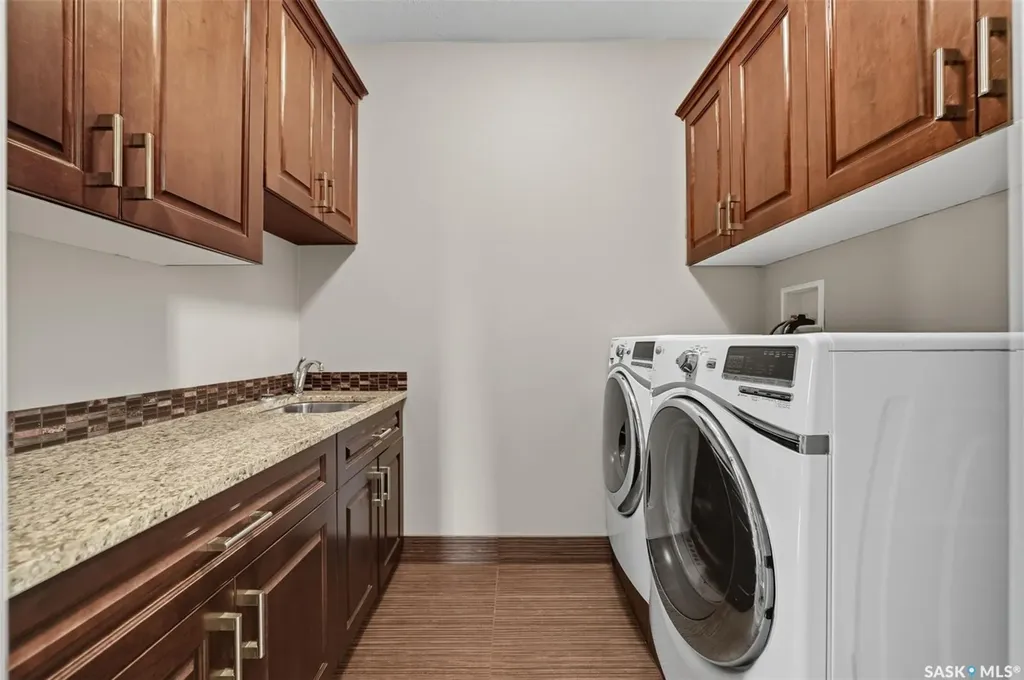 806 Gillies Crescent Saskatoon SK S7V 0C2