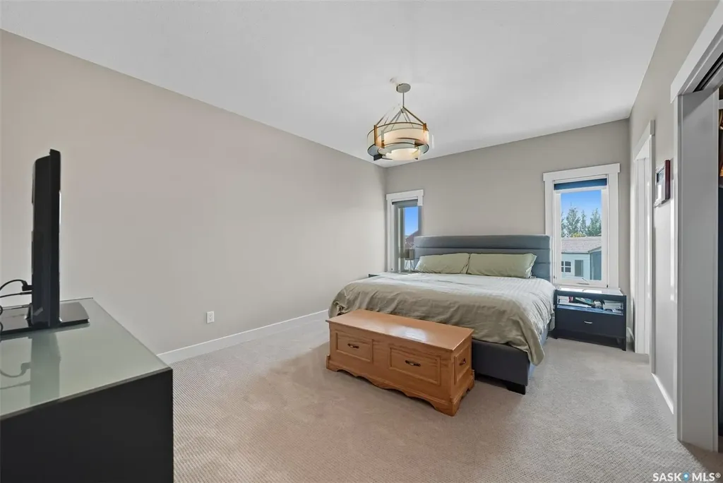 806 Gillies Crescent Saskatoon SK S7V 0C2