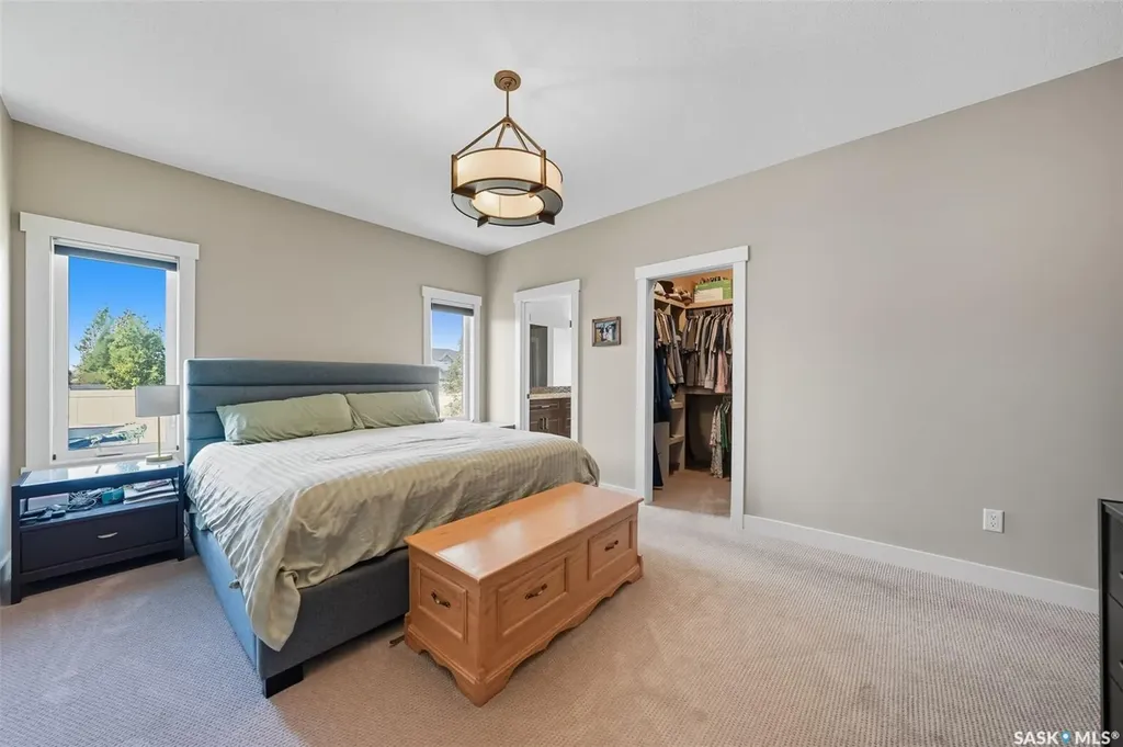806 Gillies Crescent Saskatoon SK S7V 0C2