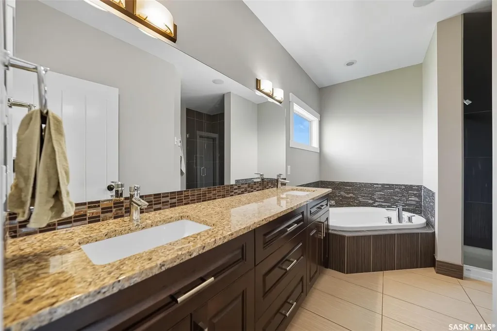 806 Gillies Crescent Saskatoon SK S7V 0C2