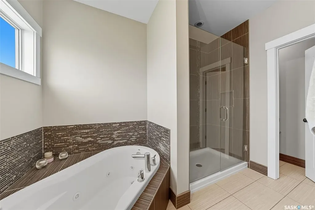 806 Gillies Crescent Saskatoon SK S7V 0C2