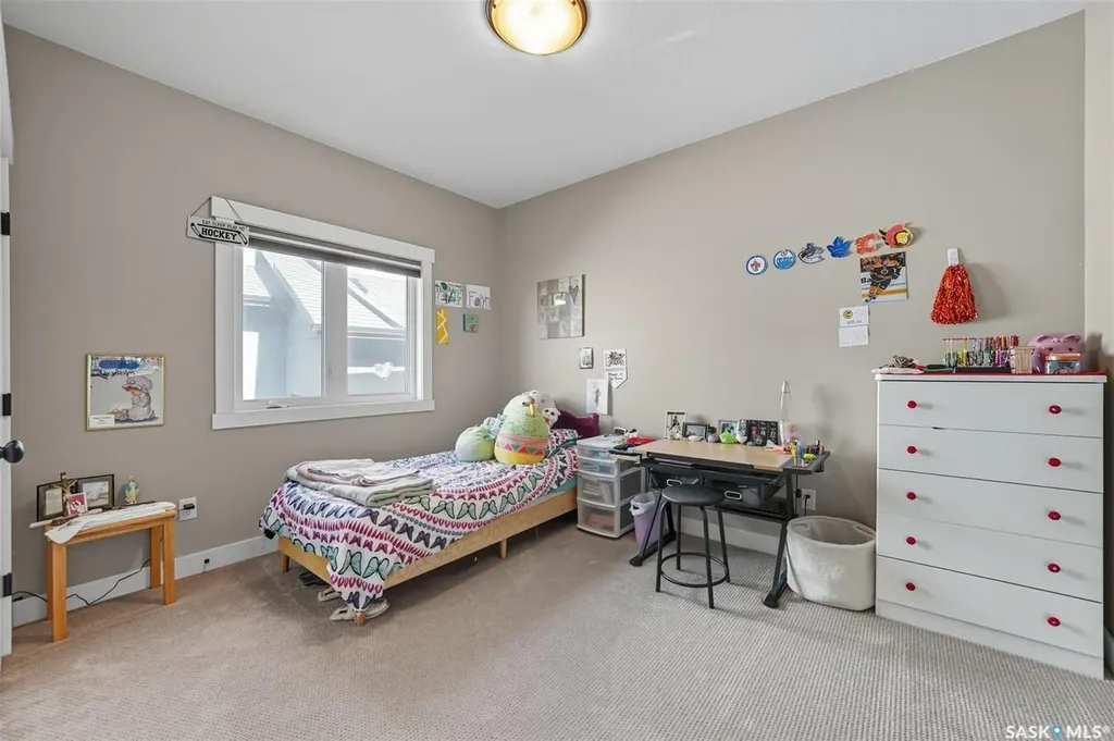 806 Gillies Crescent Saskatoon SK S7V 0C2