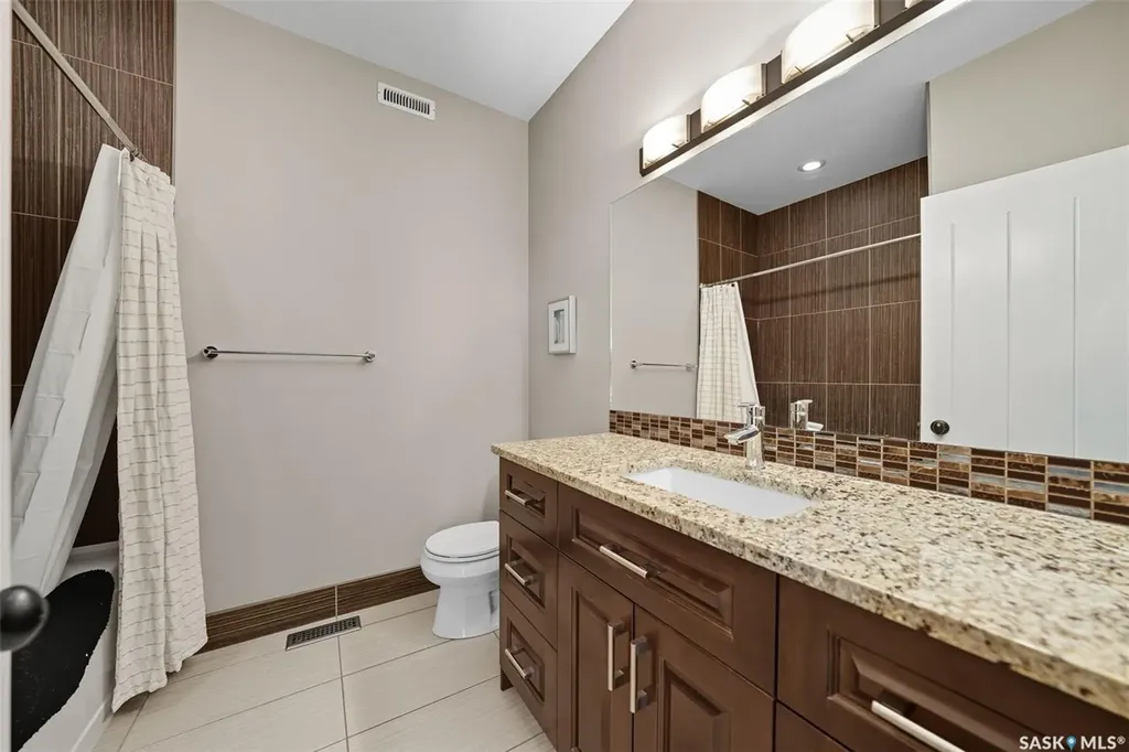 806 Gillies Crescent Saskatoon SK S7V 0C2