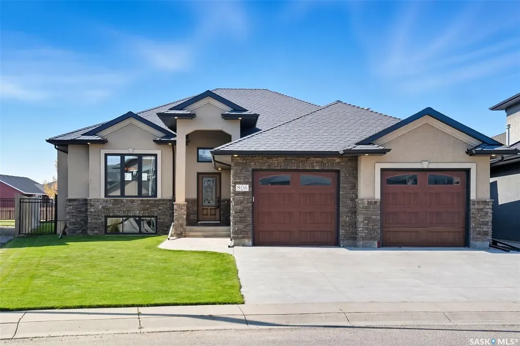 806 Gillies Crescent Saskatoon SK S7V 0C2