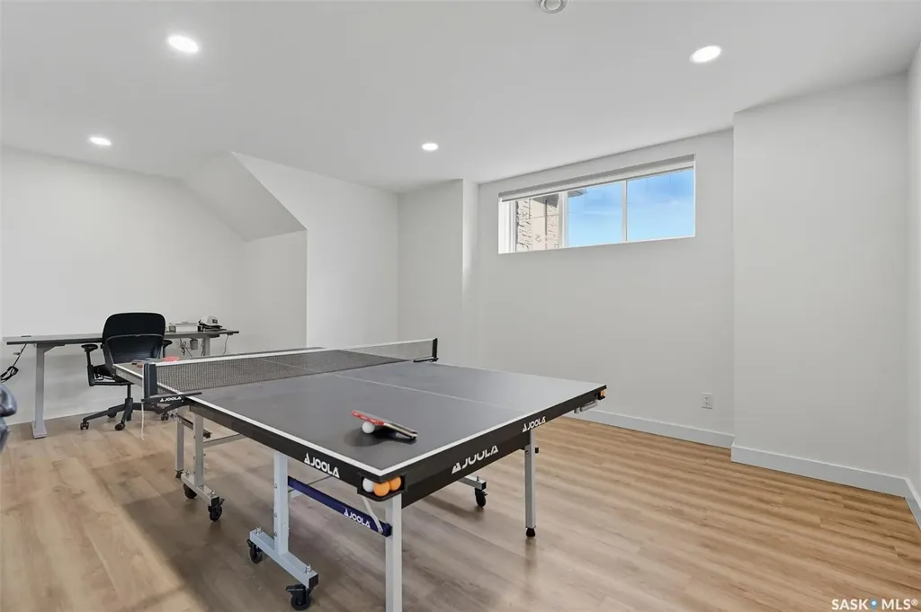 806 Gillies Crescent Saskatoon SK S7V 0C2