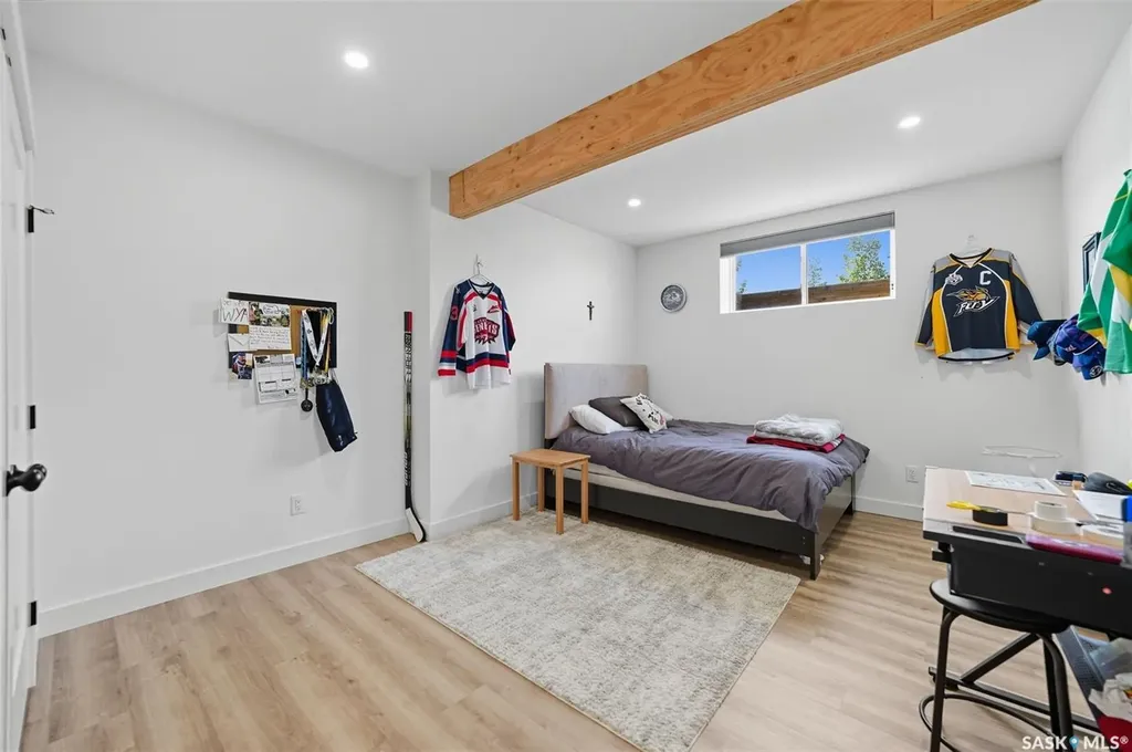 806 Gillies Crescent Saskatoon SK S7V 0C2