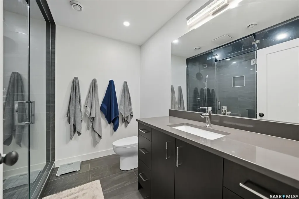 806 Gillies Crescent Saskatoon SK S7V 0C2