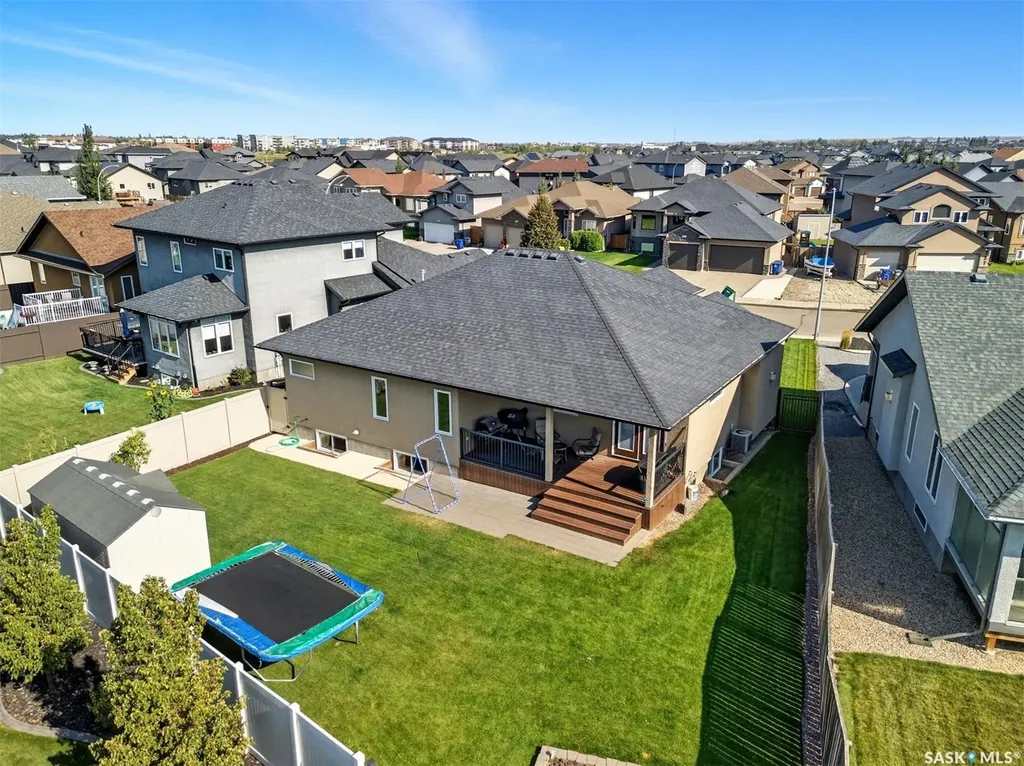 806 Gillies Crescent Saskatoon SK S7V 0C2