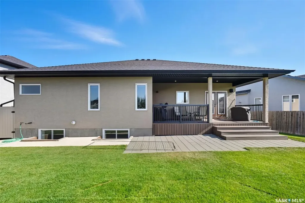 806 Gillies Crescent Saskatoon SK S7V 0C2