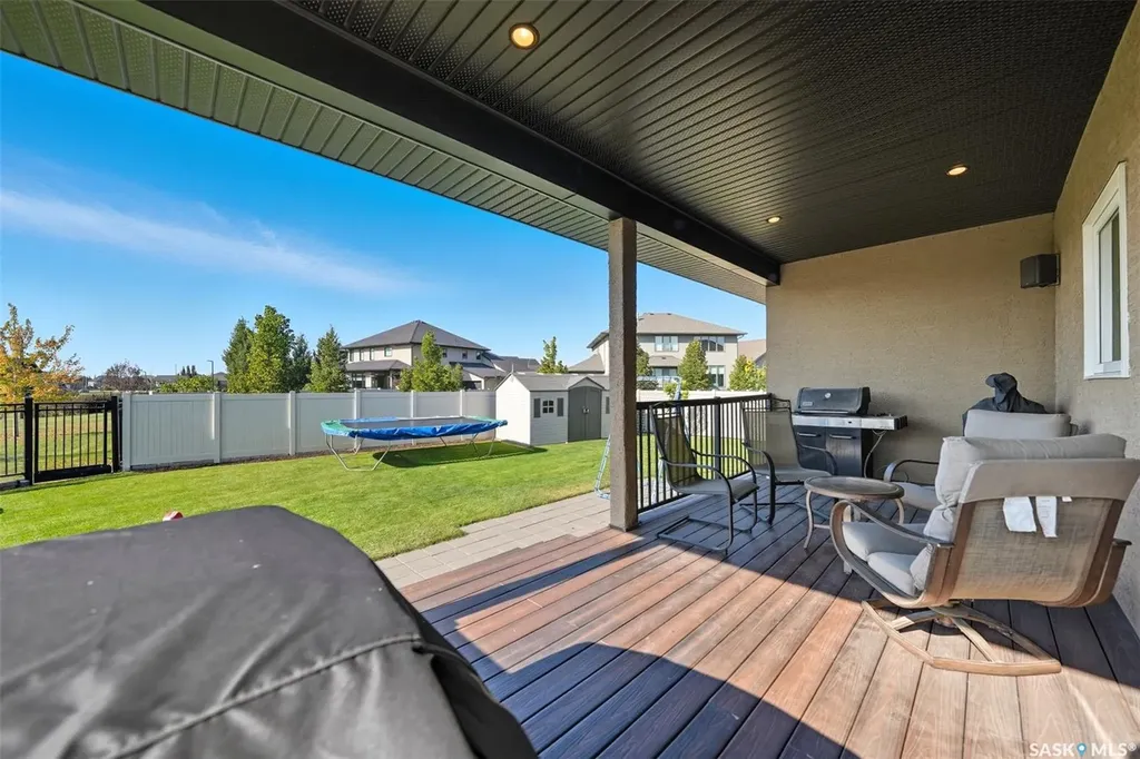 806 Gillies Crescent Saskatoon SK S7V 0C2