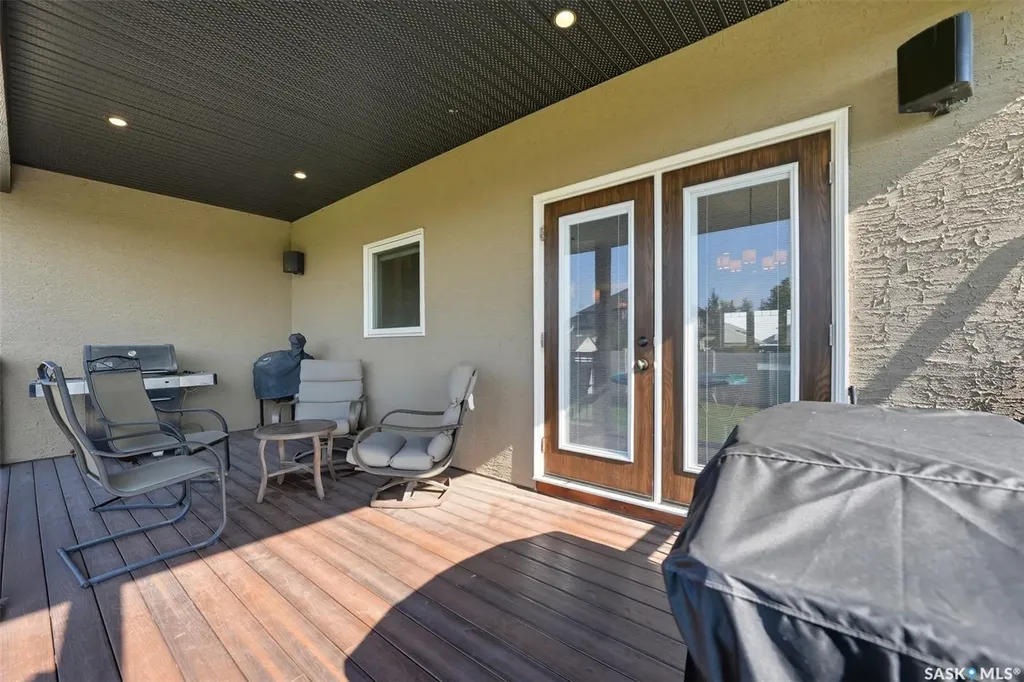 806 Gillies Crescent Saskatoon SK S7V 0C2