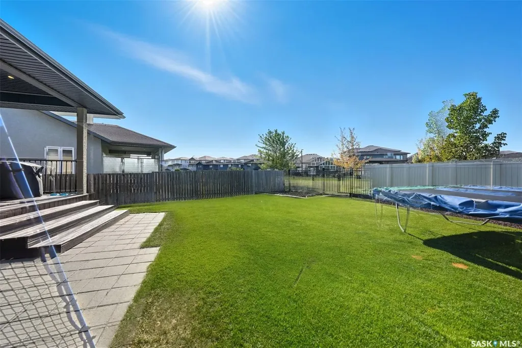 806 Gillies Crescent Saskatoon SK S7V 0C2