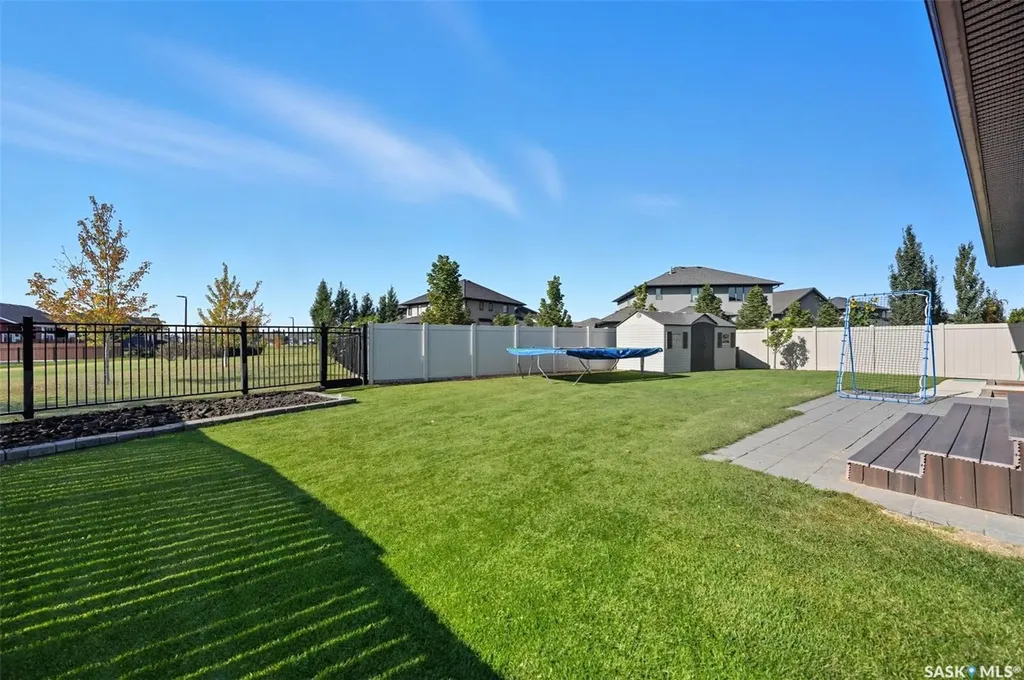 806 Gillies Crescent Saskatoon SK S7V 0C2