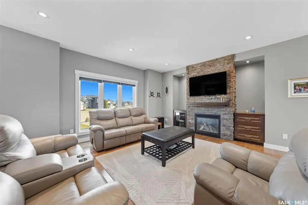 806 Gillies Crescent Saskatoon SK S7V 0C2