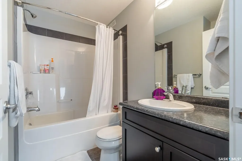 4510 Green Poplar Lane E Regina SK S4V 3H5