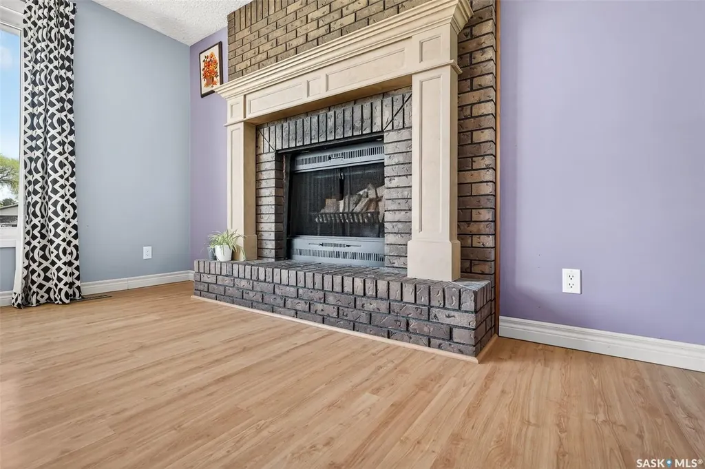 22 Edelweiss Crescent Moose Jaw SK S6J 1E5