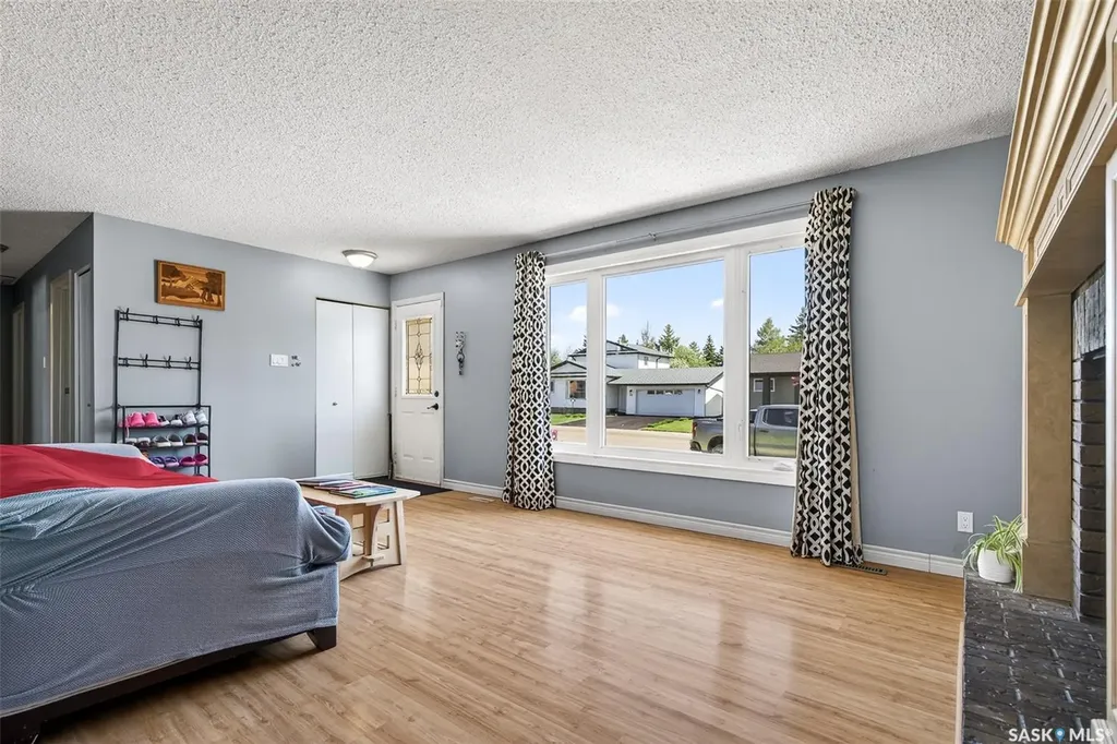 22 Edelweiss Crescent Moose Jaw SK S6J 1E5