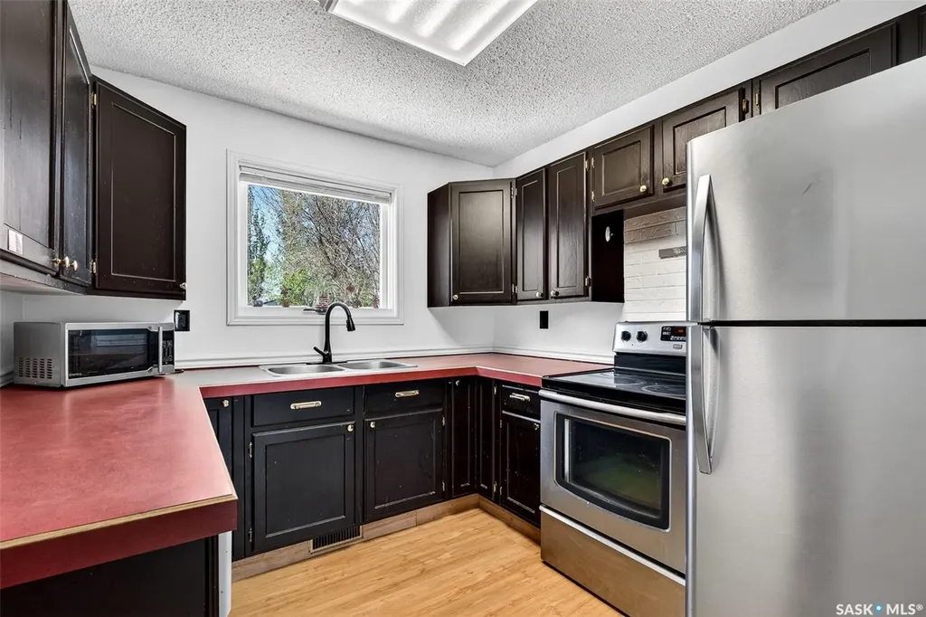 22 Edelweiss Crescent Moose Jaw SK S6J 1E5