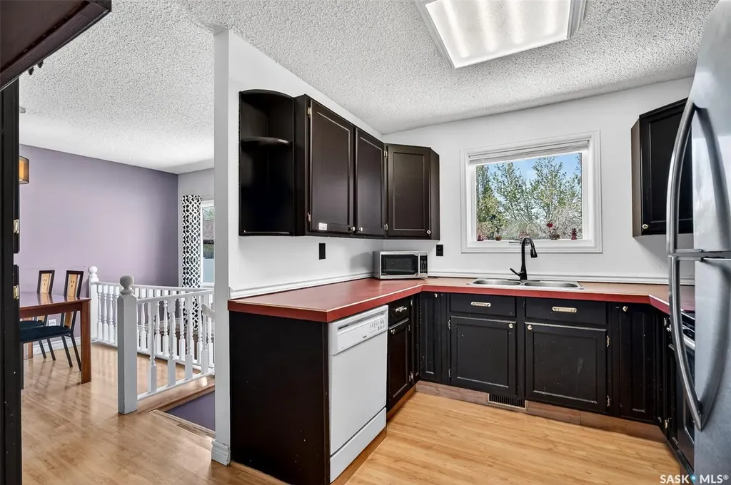 22 Edelweiss Crescent Moose Jaw SK S6J 1E5