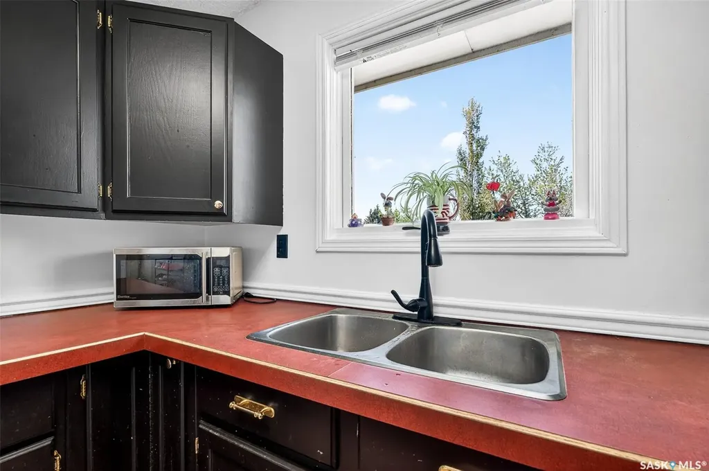 22 Edelweiss Crescent Moose Jaw SK S6J 1E5