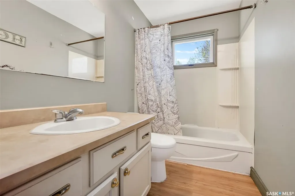 22 Edelweiss Crescent Moose Jaw SK S6J 1E5