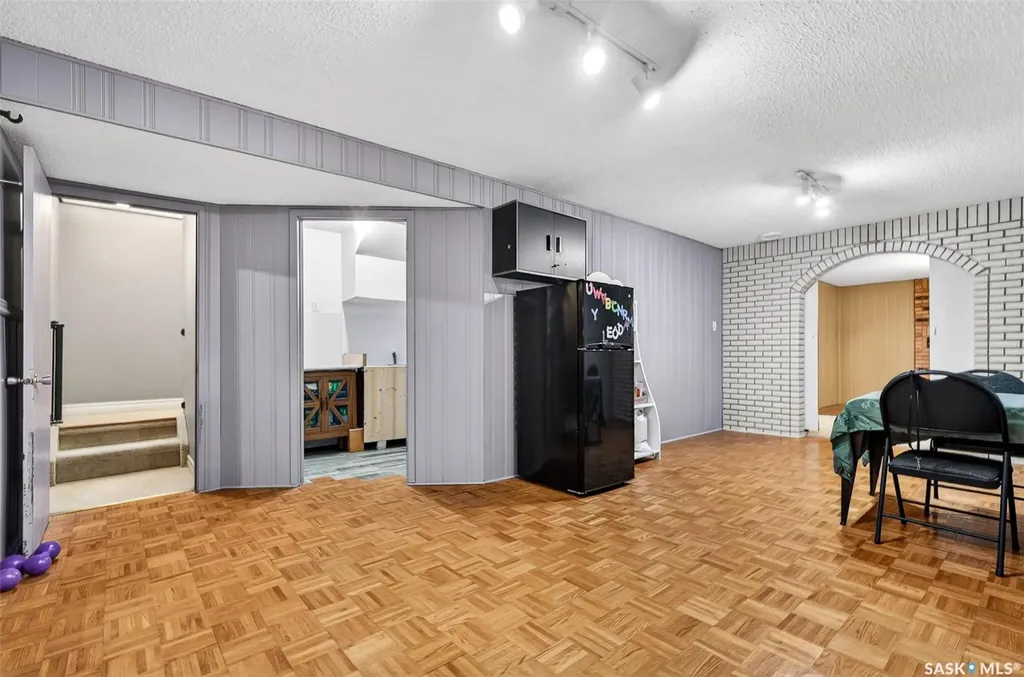 22 Edelweiss Crescent Moose Jaw SK S6J 1E5