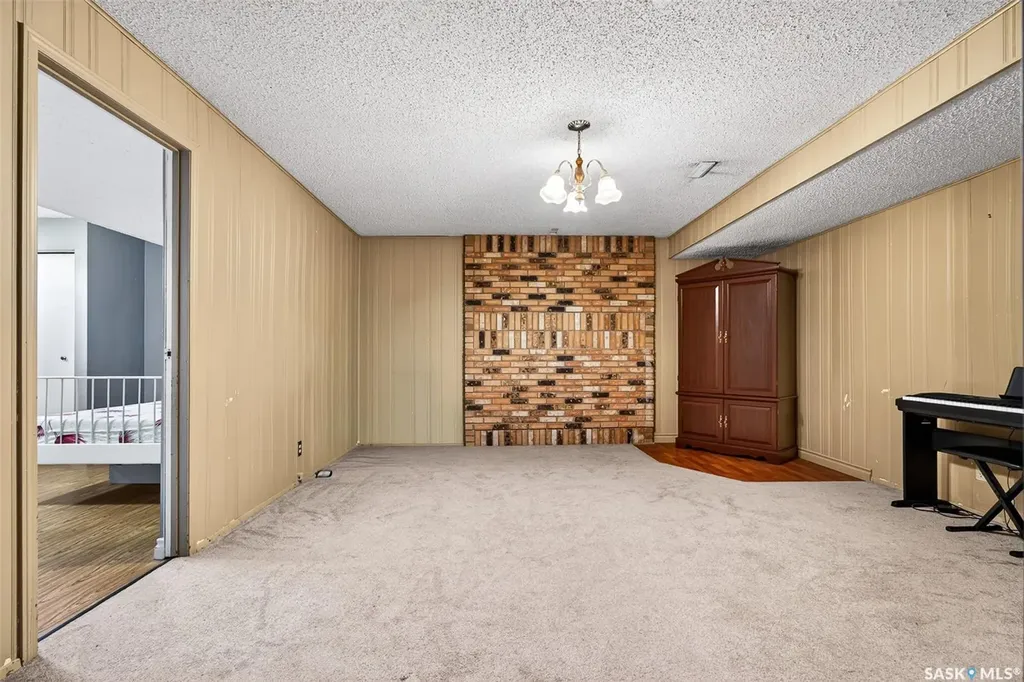 22 Edelweiss Crescent Moose Jaw SK S6J 1E5