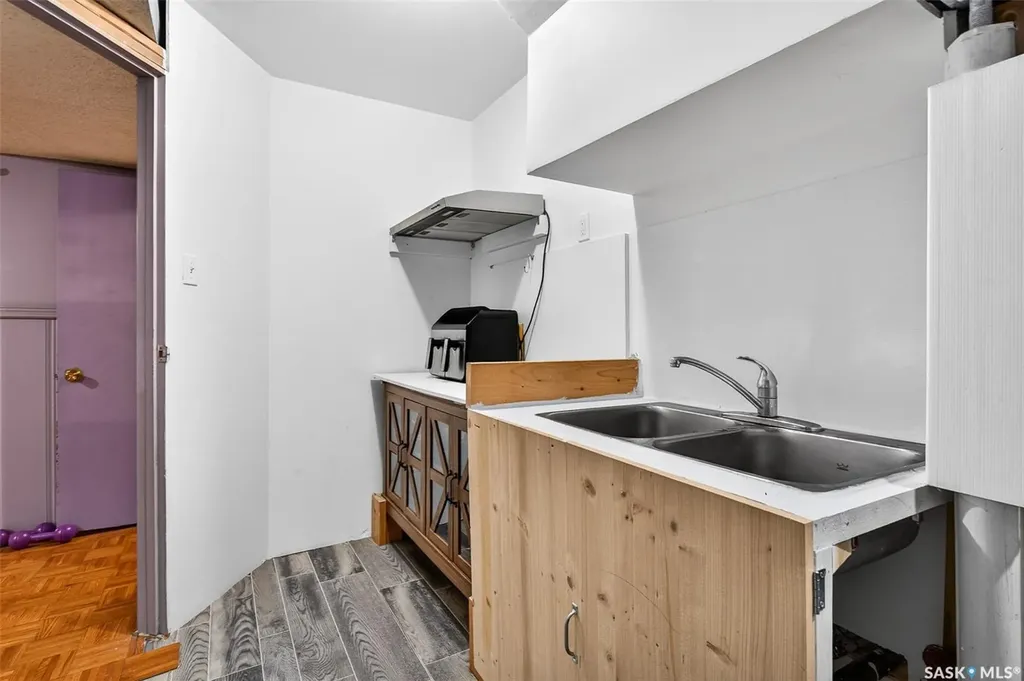 22 Edelweiss Crescent Moose Jaw SK S6J 1E5