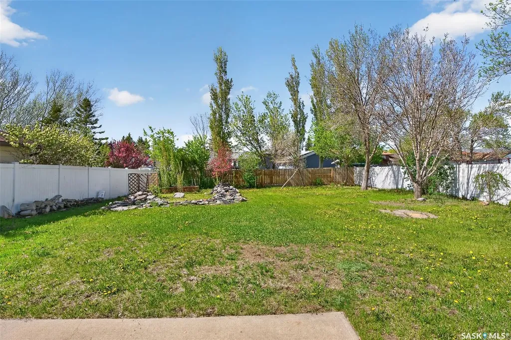 22 Edelweiss Crescent Moose Jaw SK S6J 1E5