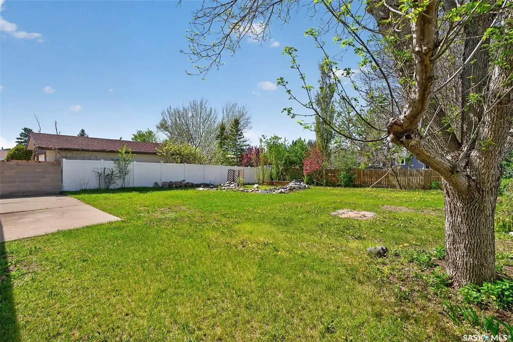 22 Edelweiss Crescent Moose Jaw SK S6J 1E5