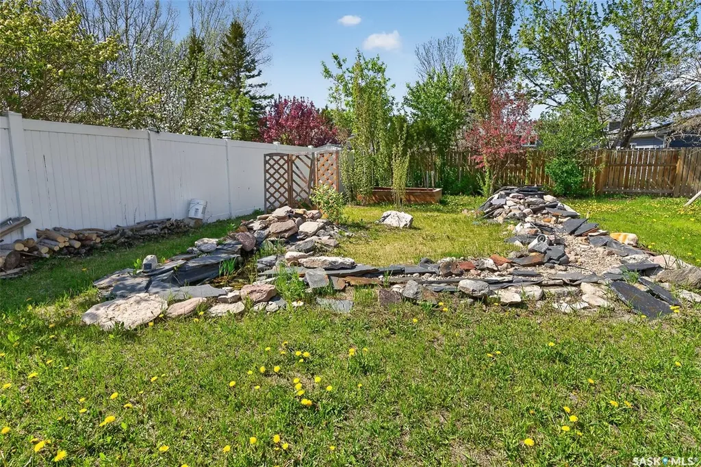 22 Edelweiss Crescent Moose Jaw SK S6J 1E5