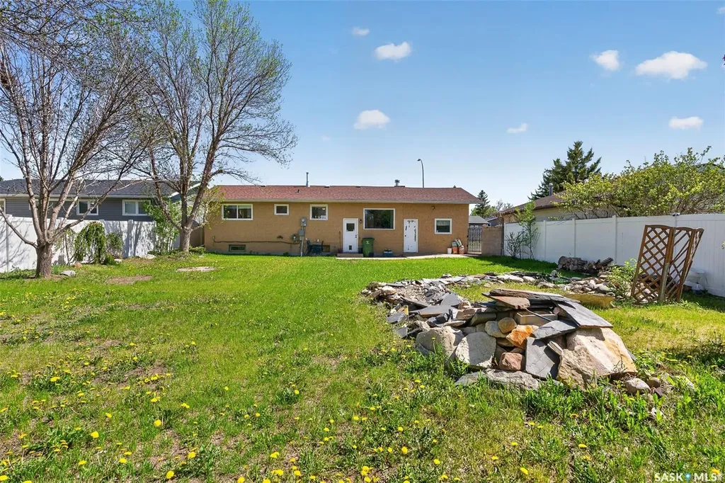 22 Edelweiss Crescent Moose Jaw SK S6J 1E5
