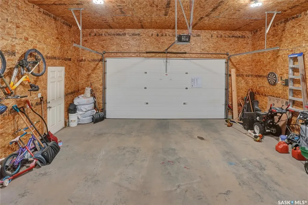 121 Everton Crescent Moose Jaw SK S6K 0A3