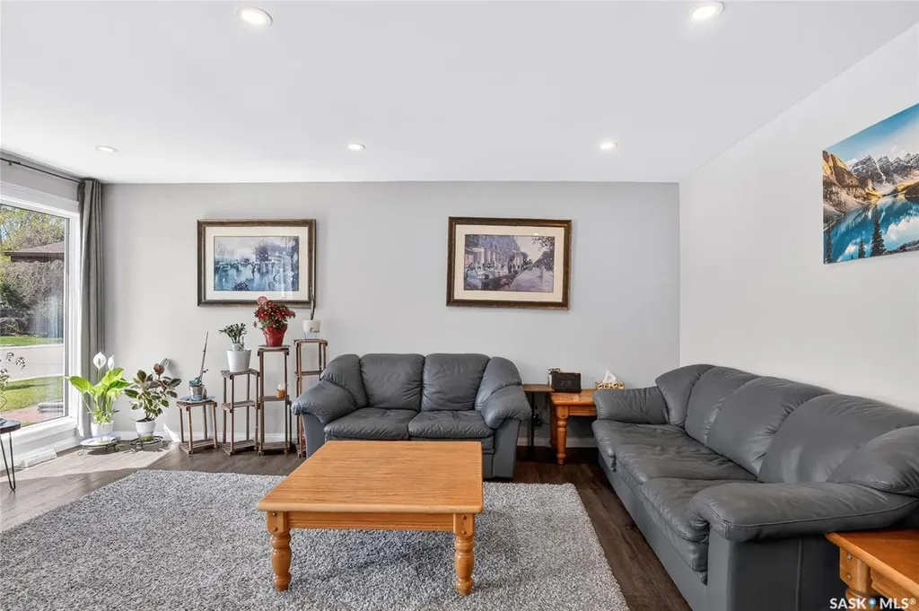 215 Neatby Crescent Saskatoon SK S7M 4W9