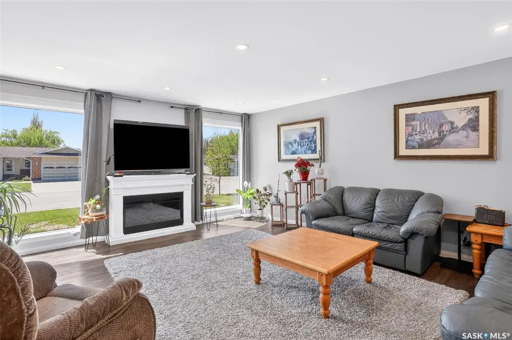 215 Neatby Crescent Saskatoon SK S7M 4W9