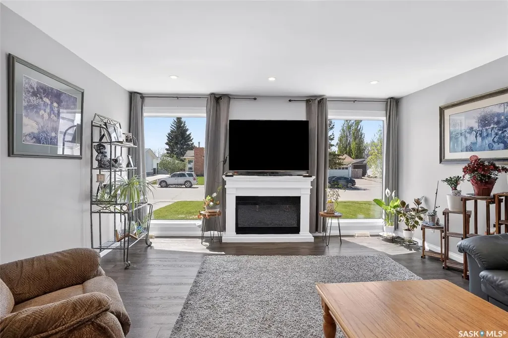 215 Neatby Crescent Saskatoon SK S7M 4W9