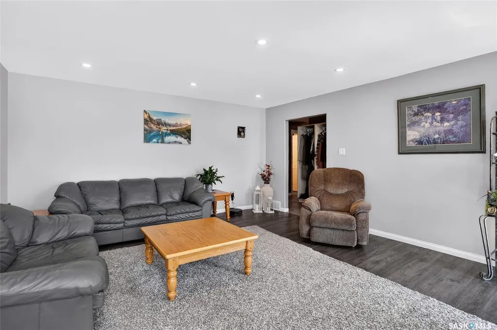 215 Neatby Crescent Saskatoon SK S7M 4W9