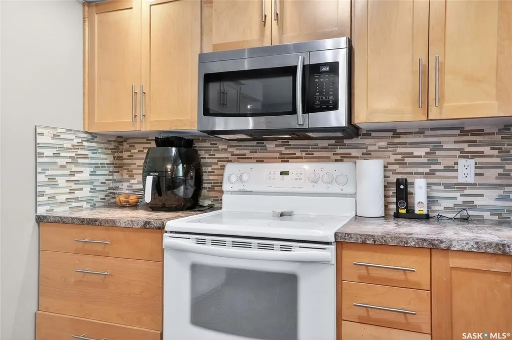 215 Neatby Crescent Saskatoon SK S7M 4W9