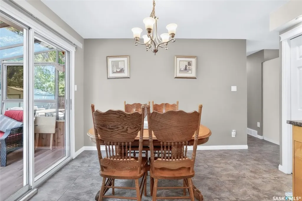 215 Neatby Crescent Saskatoon SK S7M 4W9