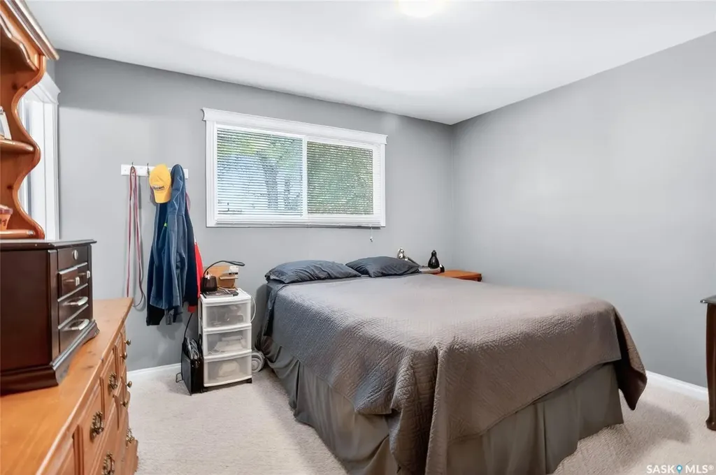 215 Neatby Crescent Saskatoon SK S7M 4W9