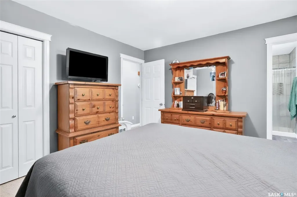 215 Neatby Crescent Saskatoon SK S7M 4W9