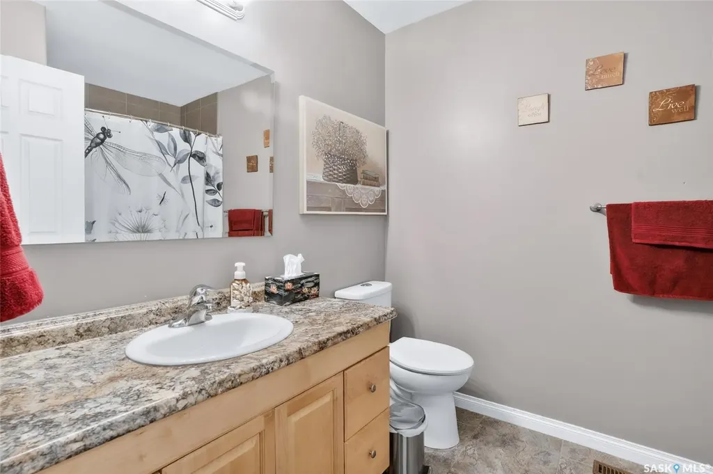 215 Neatby Crescent Saskatoon SK S7M 4W9