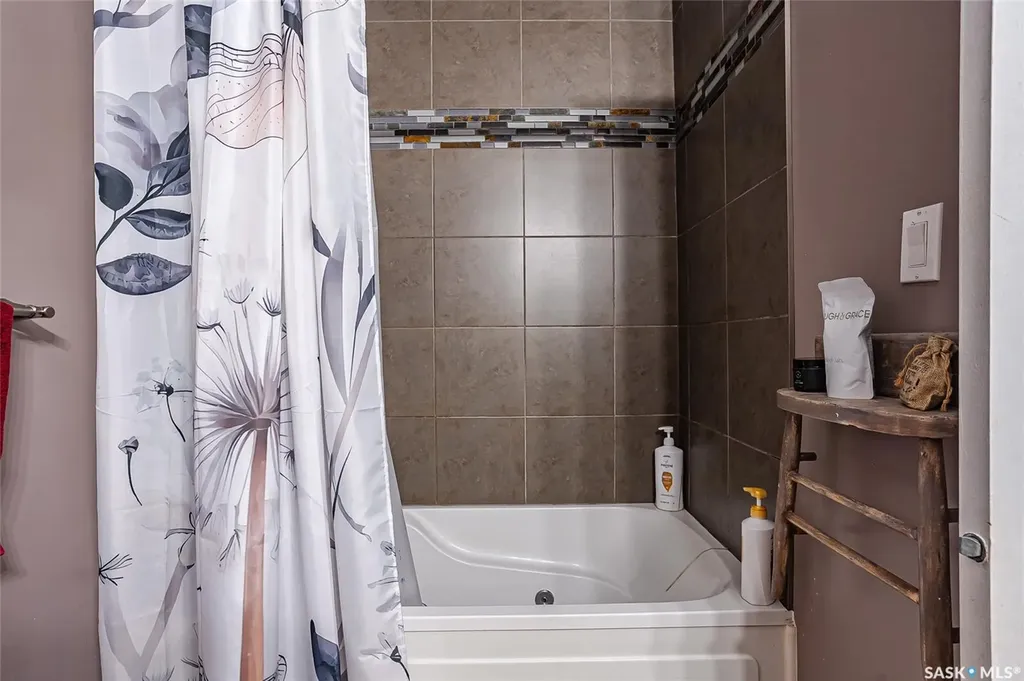 215 Neatby Crescent Saskatoon SK S7M 4W9
