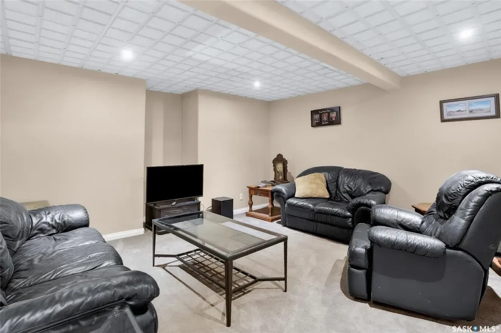 215 Neatby Crescent Saskatoon SK S7M 4W9