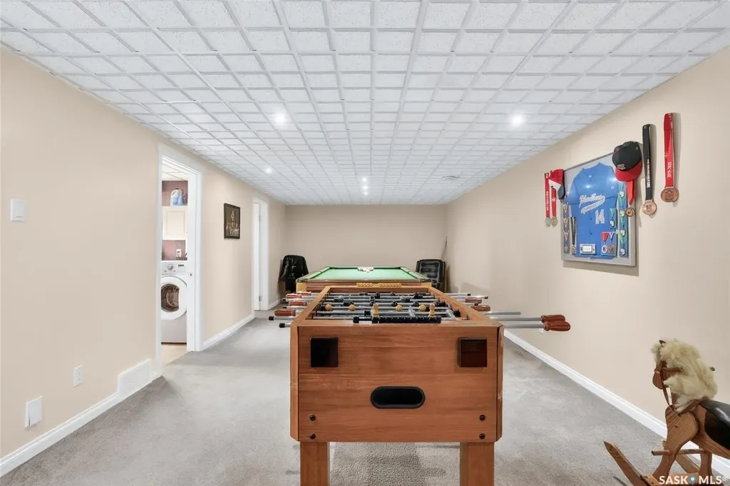 215 Neatby Crescent Saskatoon SK S7M 4W9