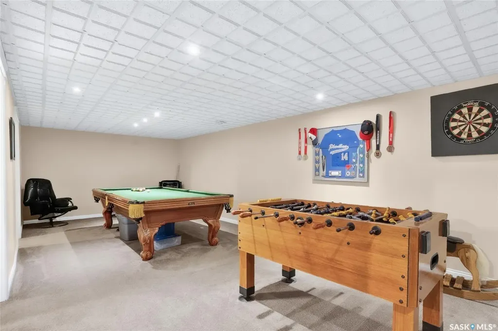 215 Neatby Crescent Saskatoon SK S7M 4W9