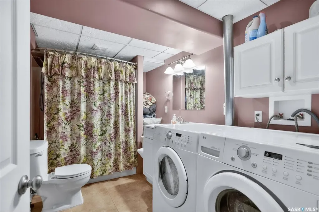 215 Neatby Crescent Saskatoon SK S7M 4W9