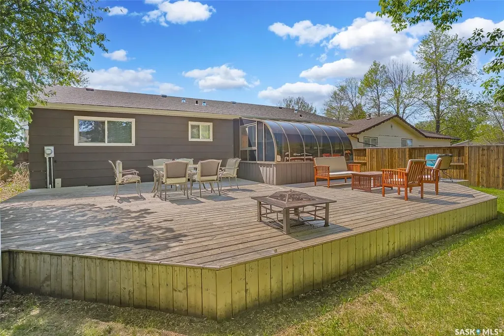 215 Neatby Crescent Saskatoon SK S7M 4W9