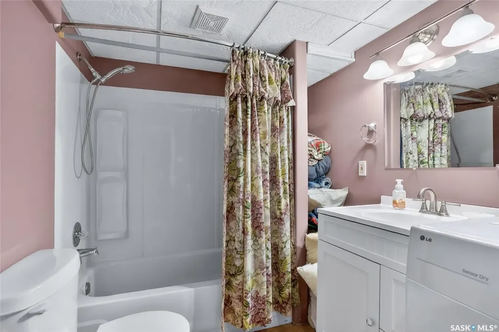 215 Neatby Crescent Saskatoon SK S7M 4W9